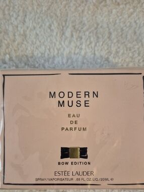 Estee Lauder Modern Muse Bow Edition - Blush Pink with Gold and Black Accents